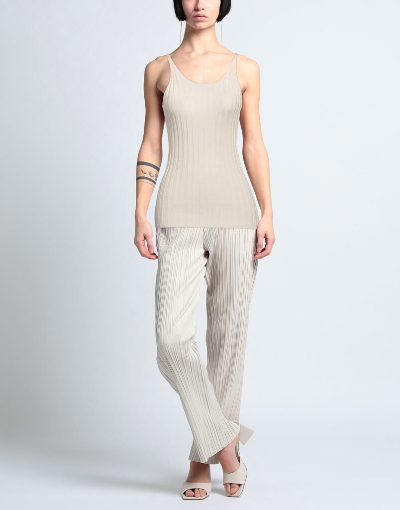 Glamping Outfit: Look Chic & Feel Comfy Outdoors Glamping outfit, cashmere top